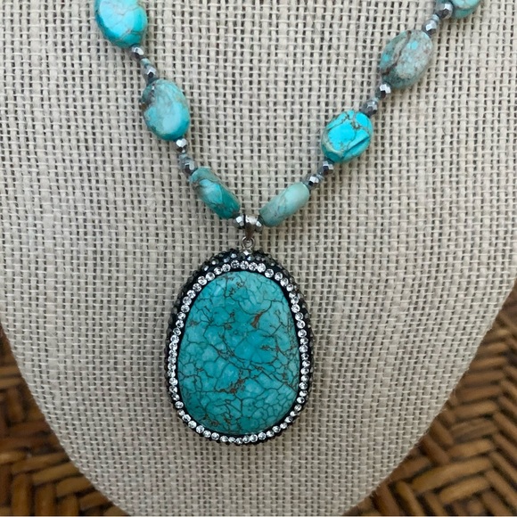 NWT Torquise Stone and Silver Beaded Necklace - Picture 3 of 8